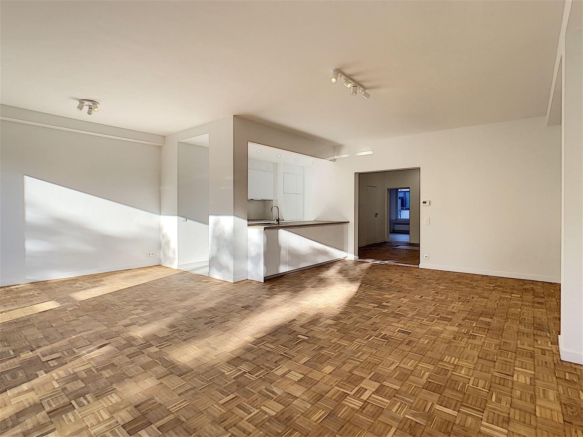 Ruim 2 slk appartement met parking op toplocatie! foto 3