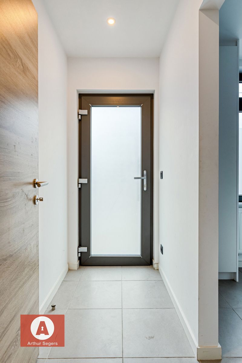 Energiezuinige & hedendaagse starters-woning met terras. foto 4