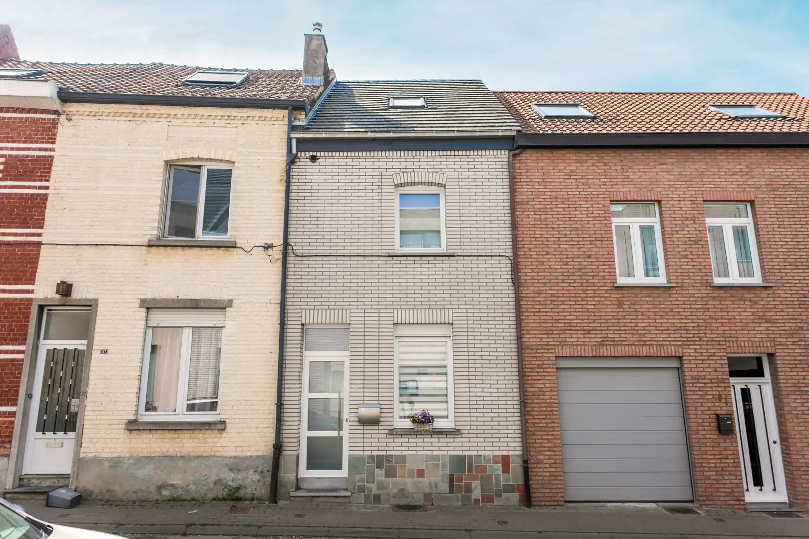 Instapklare woning met tuin te Sint-Pieters-Leeuw foto {{pictureIndex}}