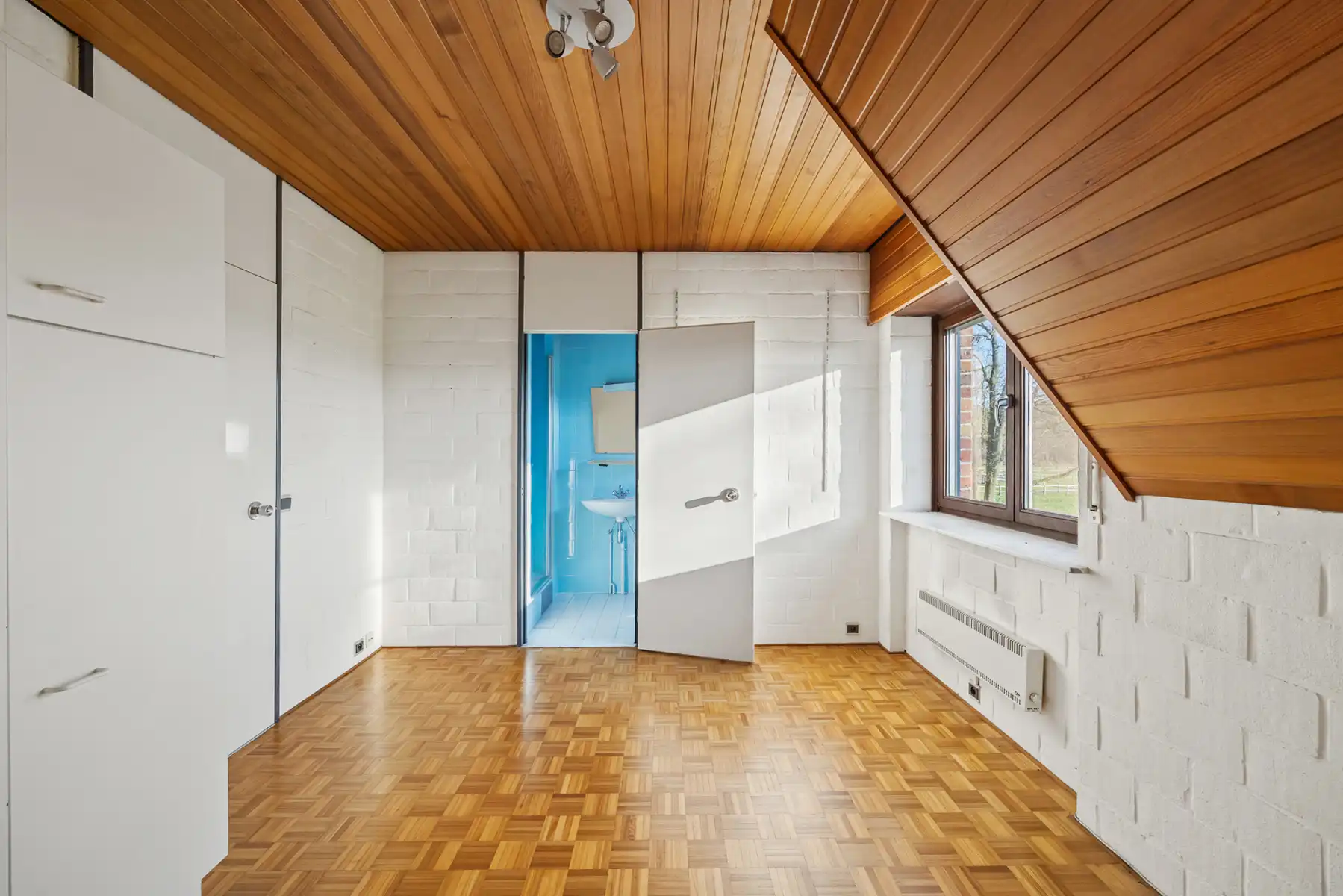 Te renoveren villa op ca.1005 m² met uniek vrij uitzicht foto 12