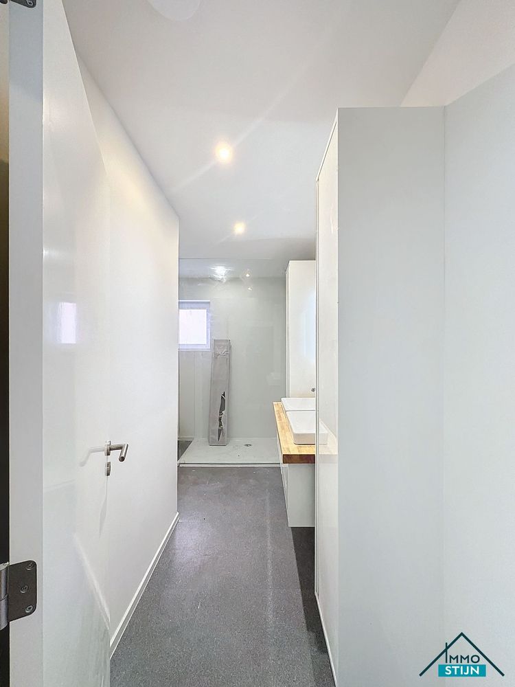 Gelijkvloers appartement met foto 9