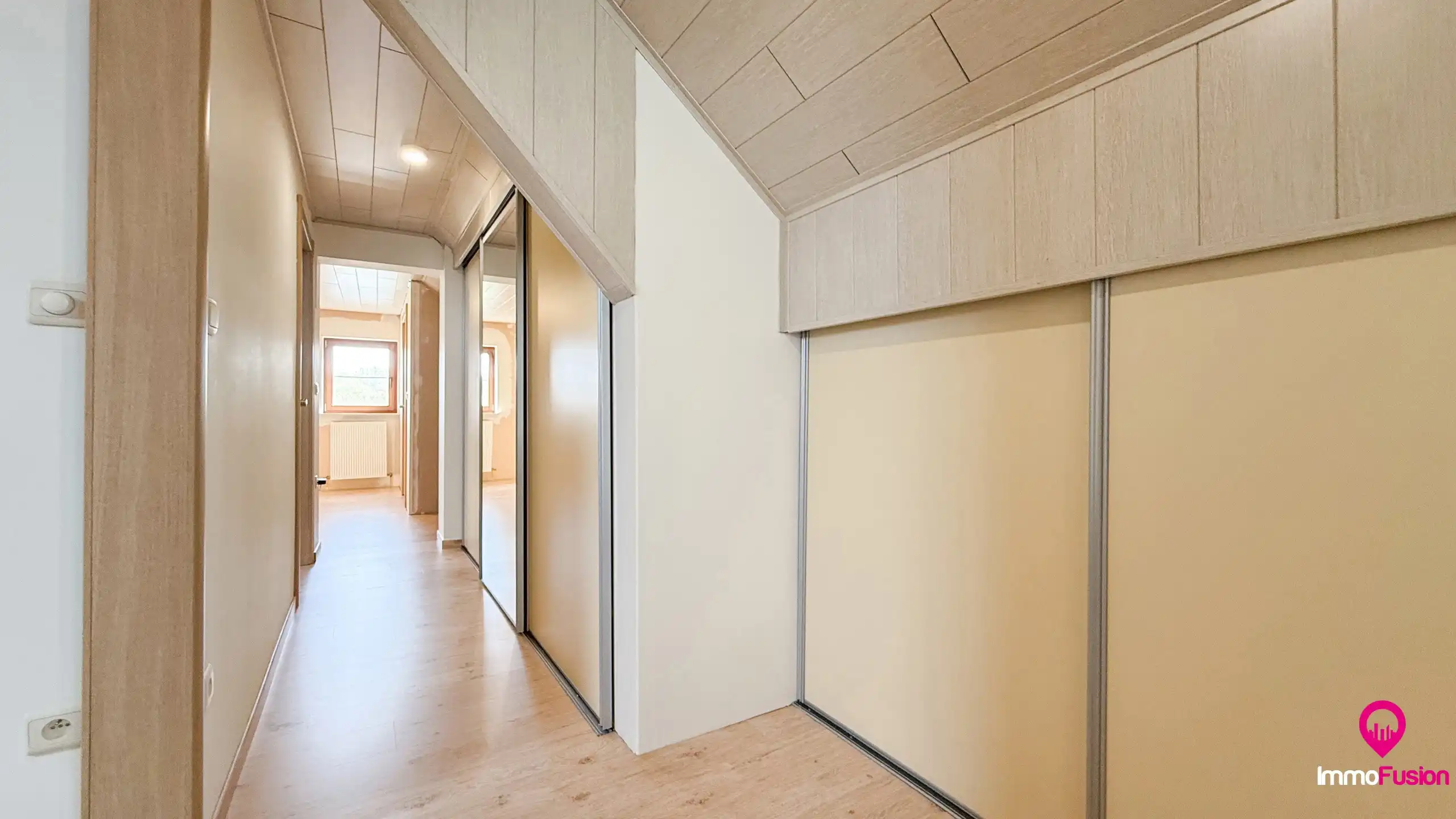 Charmante woning met 5 slaapkamers op een ruim perceel! foto 38