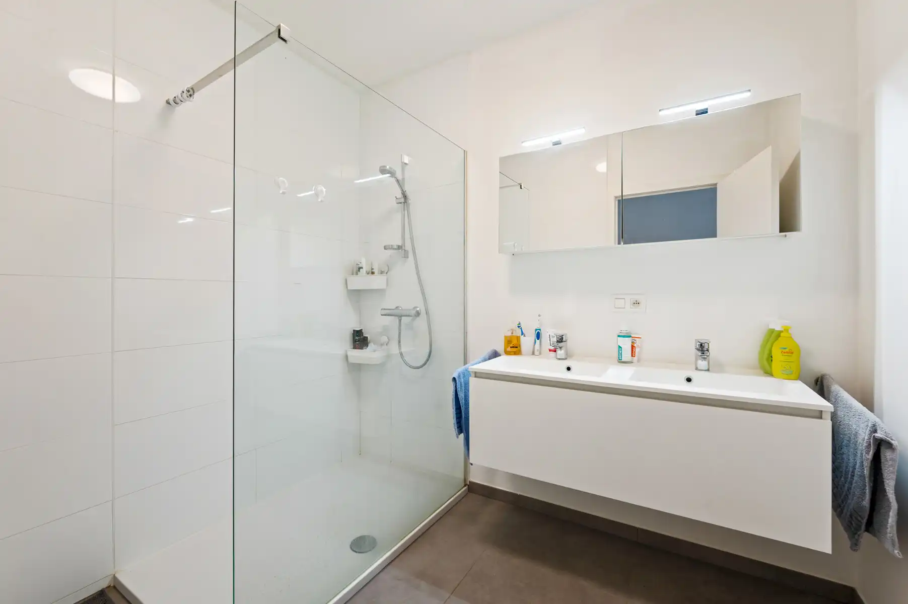 Modern appartement met terras in een doodlopende straat foto 12