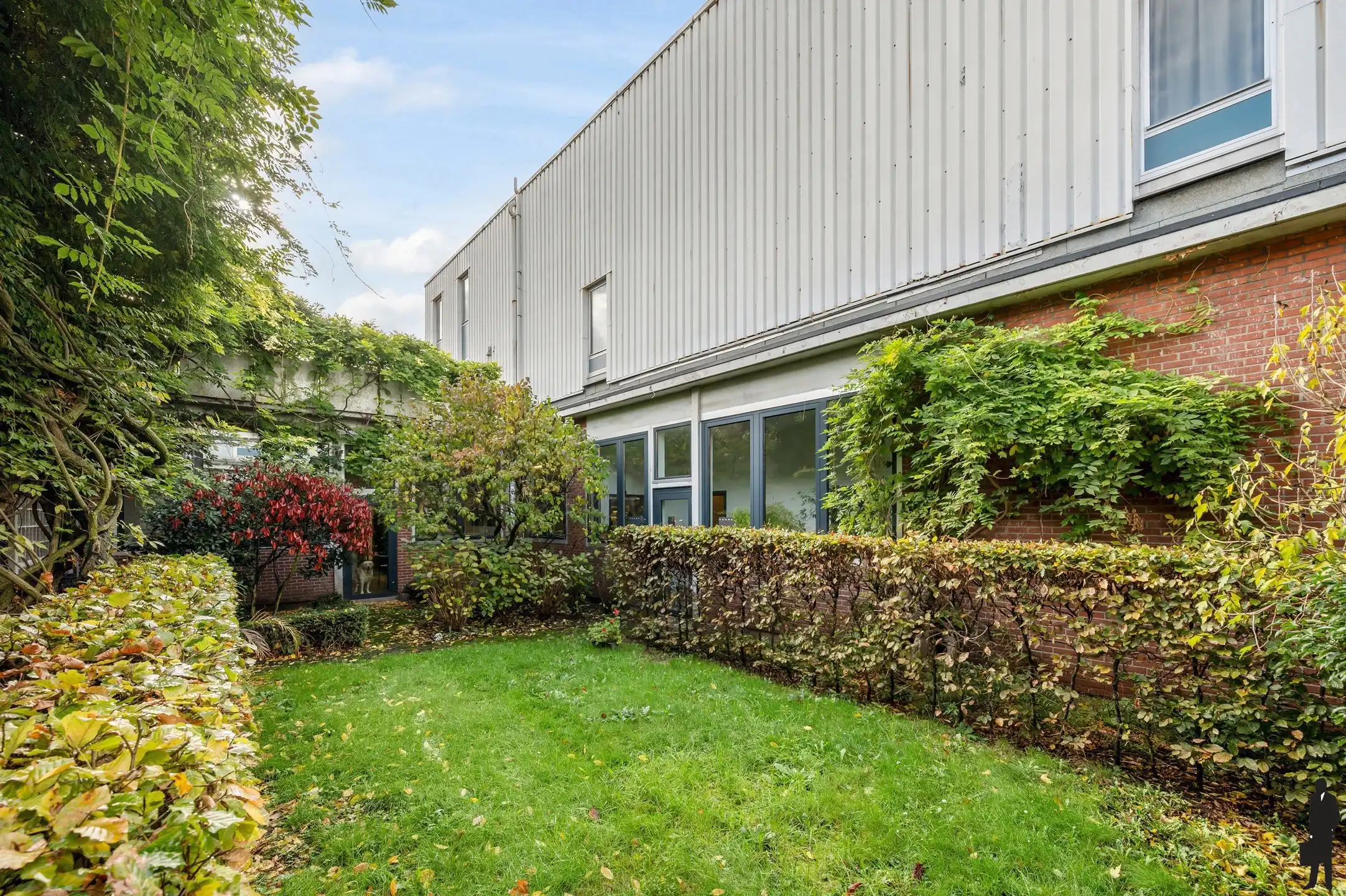 Uitzonderlijke kantoorruimte met fotostudio gelegen aan de Argentiniëlaan foto {{pictureIndex}}