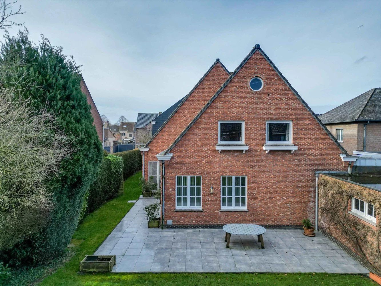 Hoofdfoto van de publicatie: Ruime, statige villa met praktijkruimte