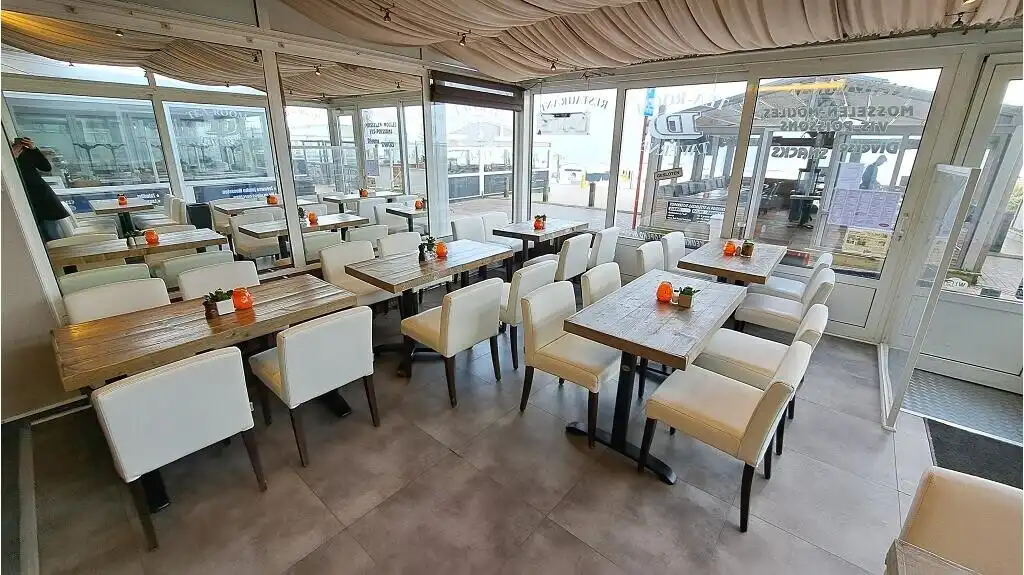 Horecapand met Terras op de Zeedijk te koop in Blankenberge foto 10