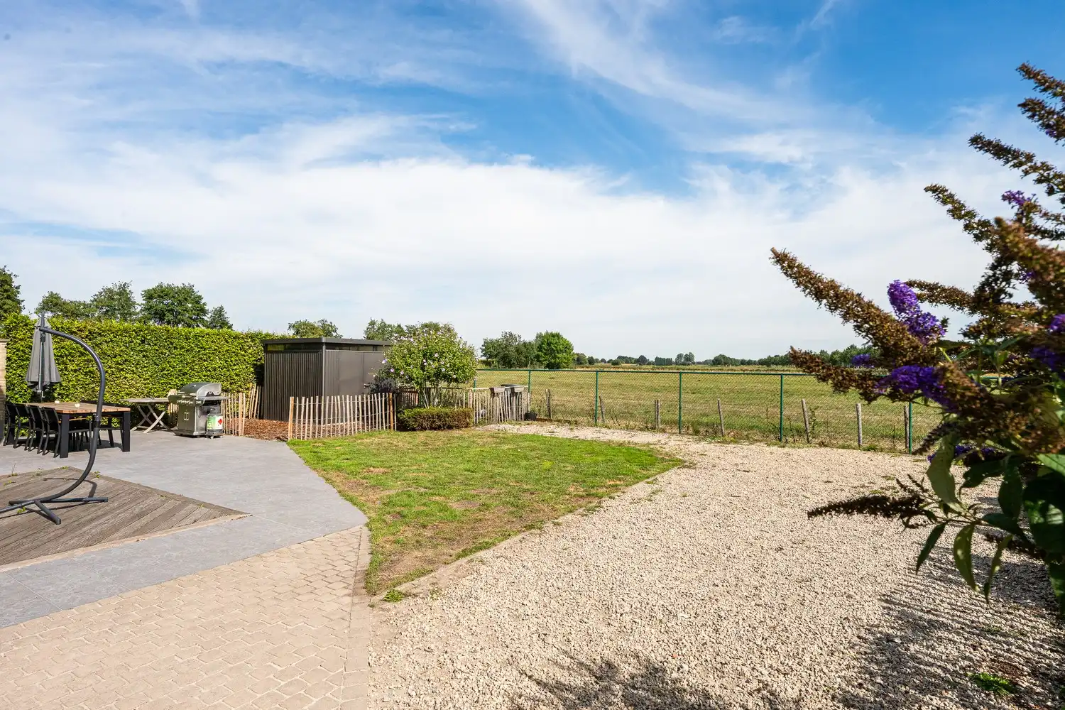 Halfopen woning met garage en ruime tuin foto 17