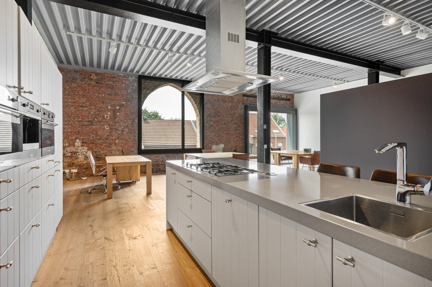 Inspirerend kantoor van ca. 140 m² te huur in het project Kanaal van Axel Vervoordt foto 12