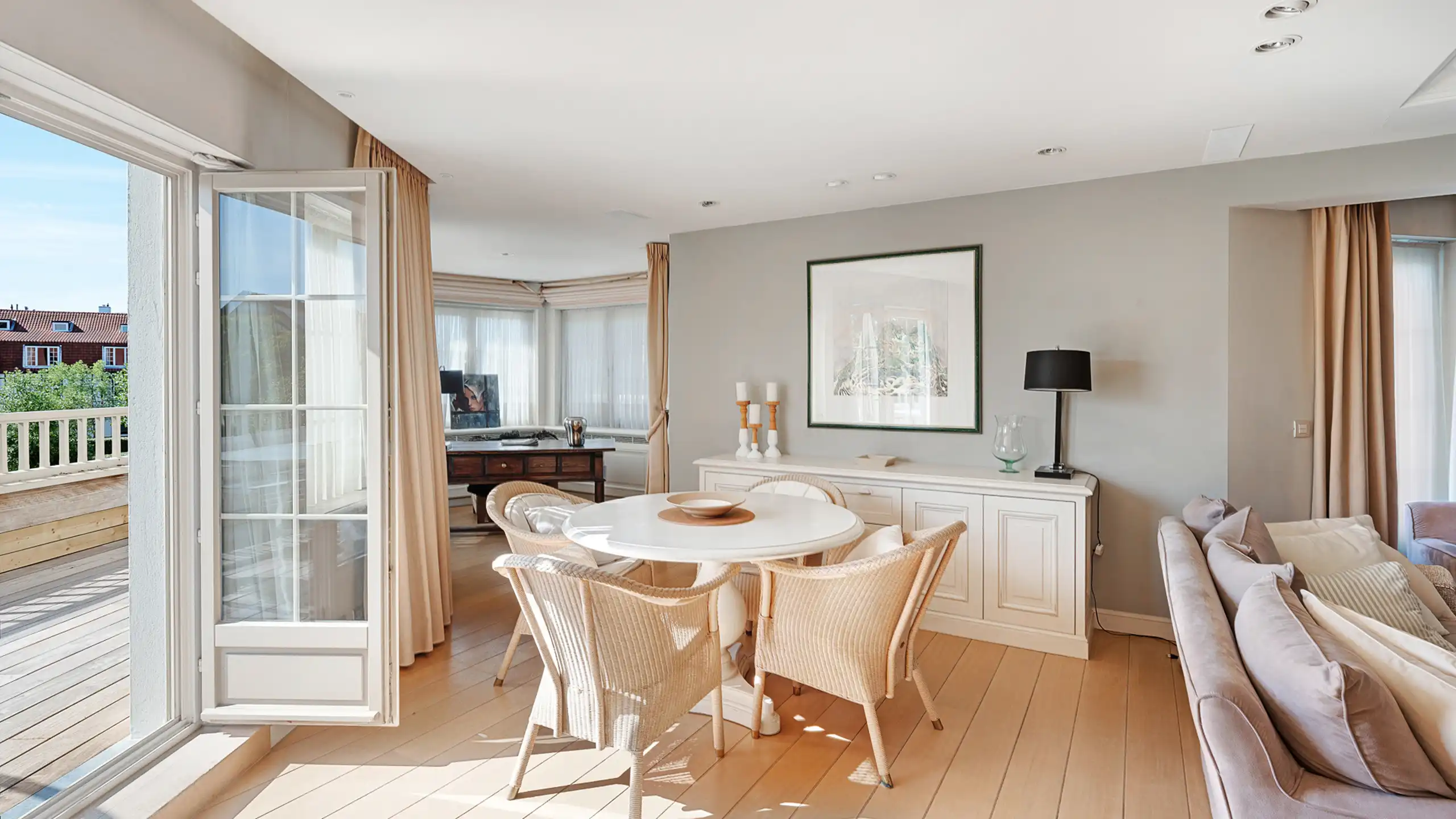 Prachtig HOEKAPPARTEMENT in een elegante villaresidentie... foto 3