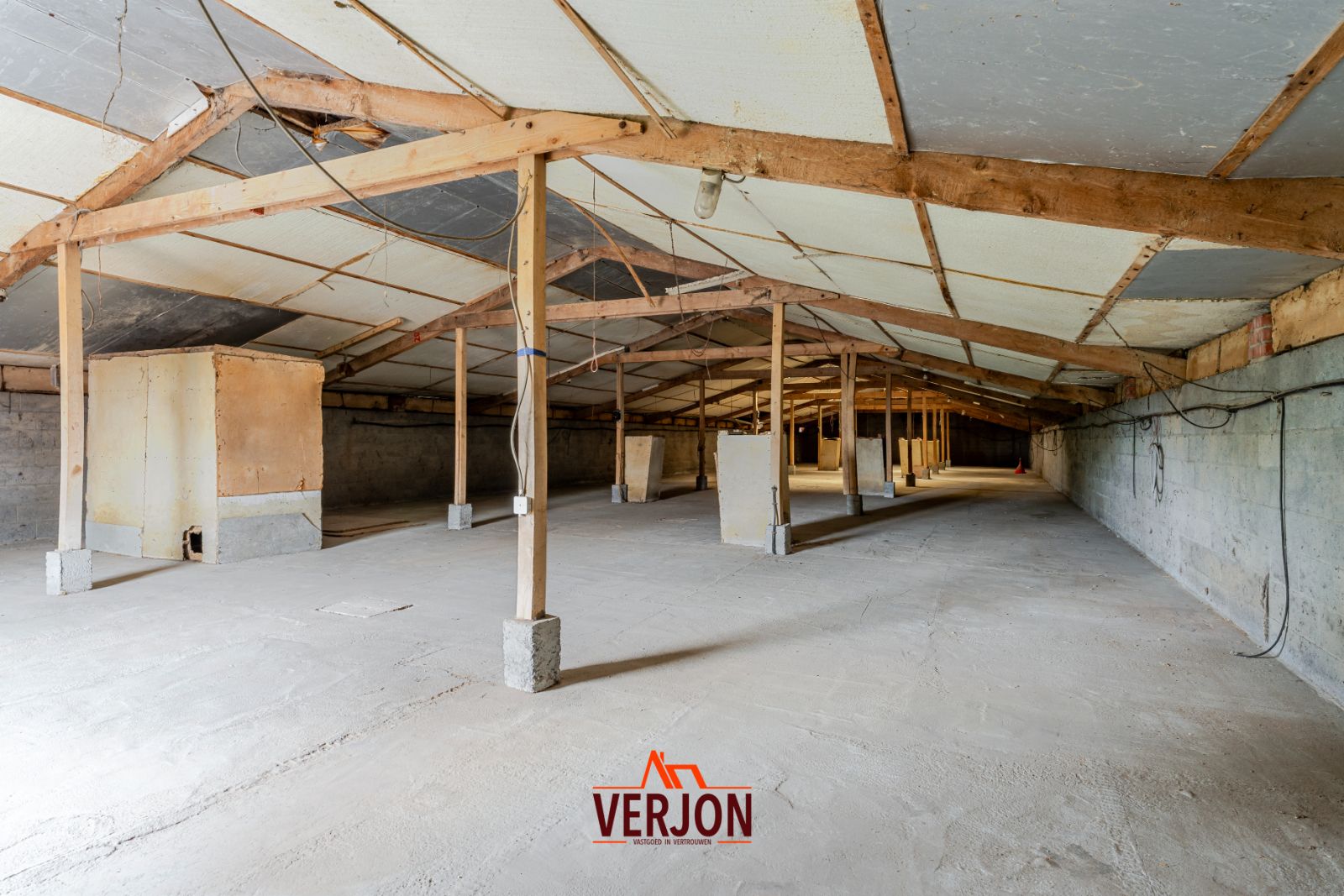 Alleenstaande woning met 440 m² opslagruimte in Kachtem! foto 22