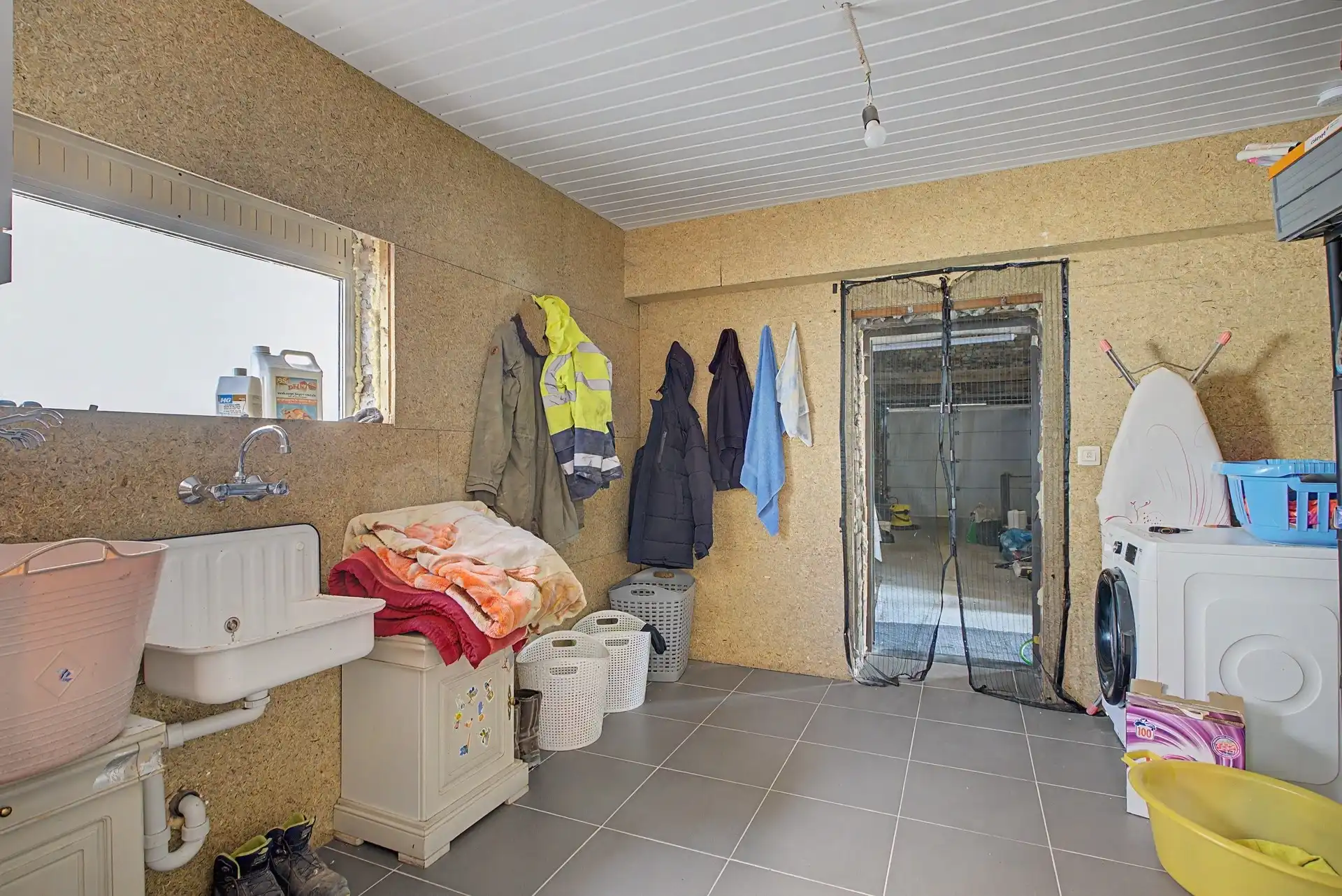 Heel ruime woning, met open zicht en grote garage/magazijn (82m²) op een perceel van 760m², te Grembergen foto 16