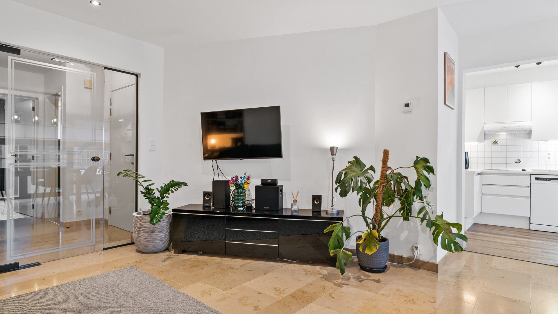 Instapklaar appartement met 2 slpkrs in Diepenbeek centrum foto 3