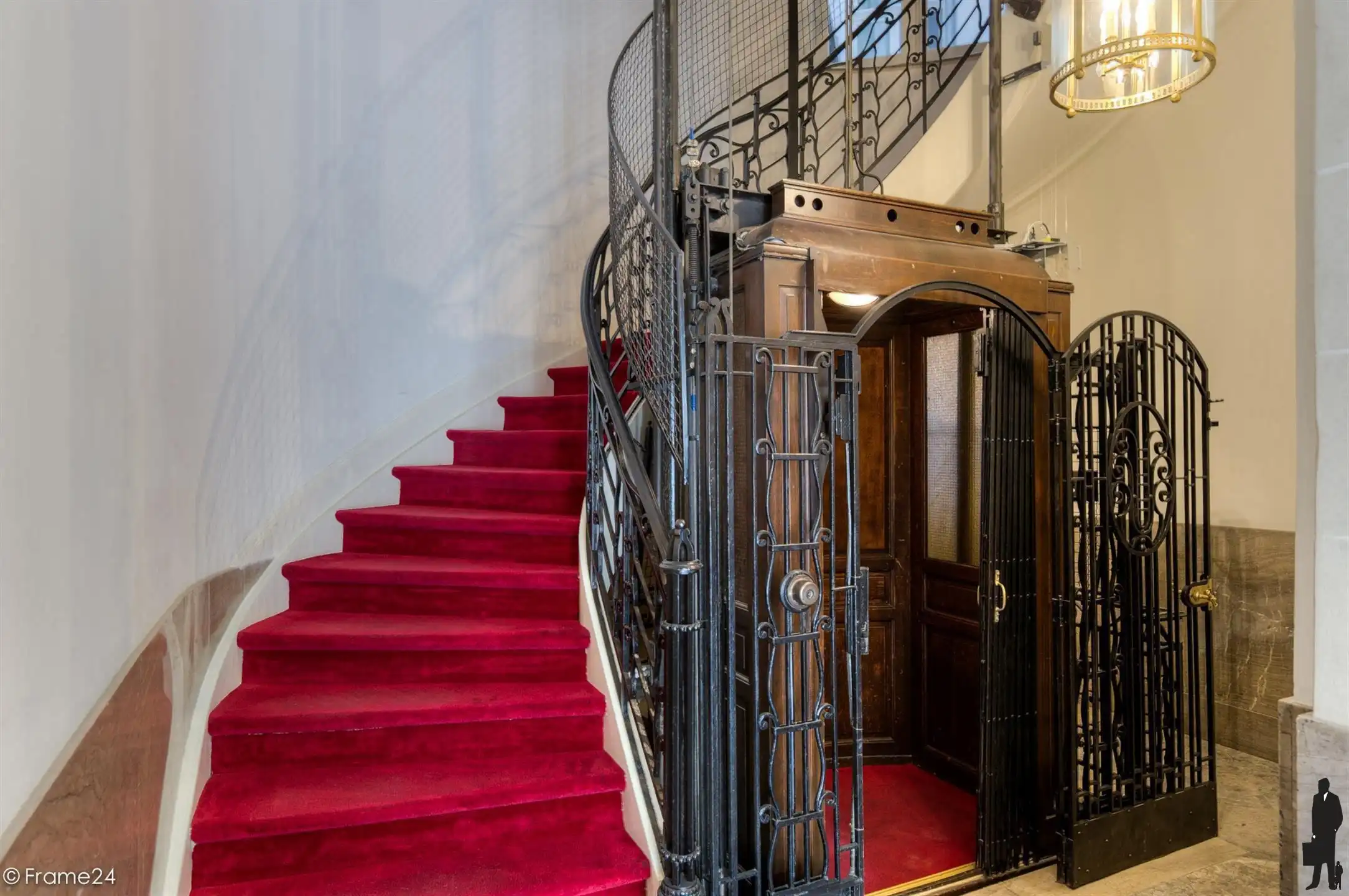 Authentiek 2-slaapkamer appartement op toplocatie. foto 8