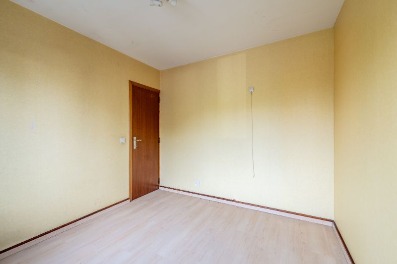 Op te knappen appartement met 3 slpks en afgesloten garage. foto 9