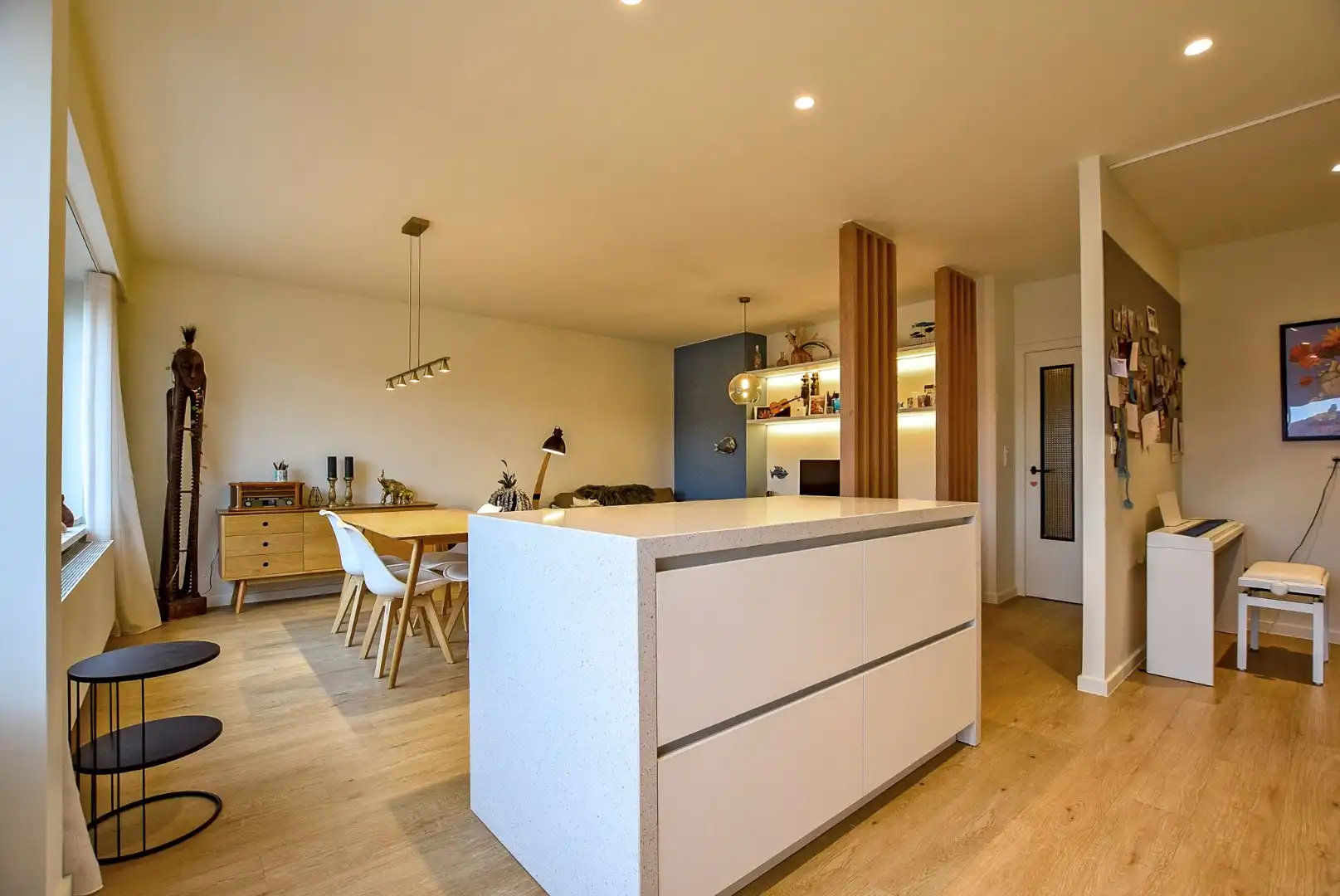 Gerenoveerd en gemeubeld 2-slaapkamerappartement gelegen in de winkelstraat van Nieuwpoort-Bad. foto 5