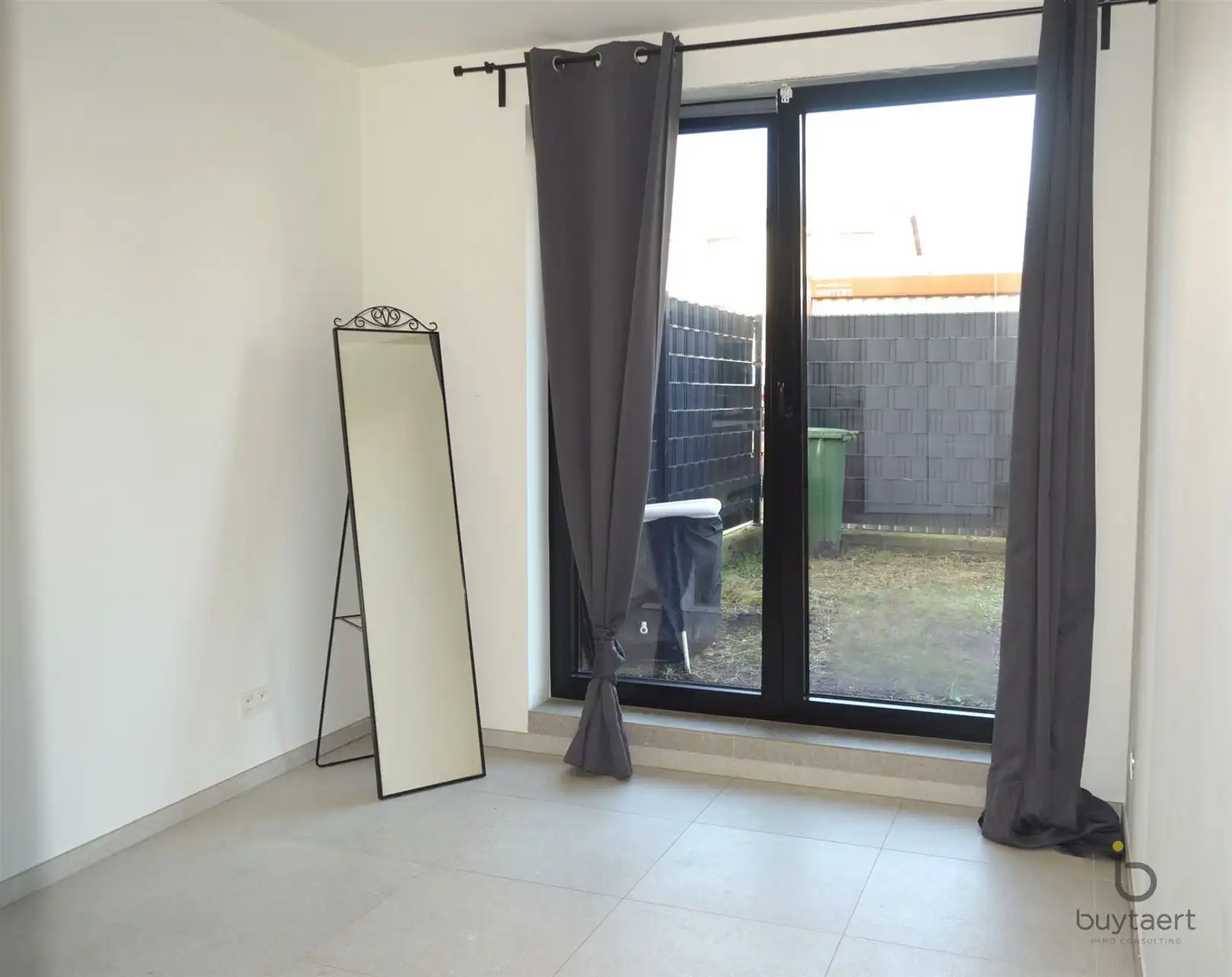 Gelijkvloers appartement met tuin te Deurne. foto 6