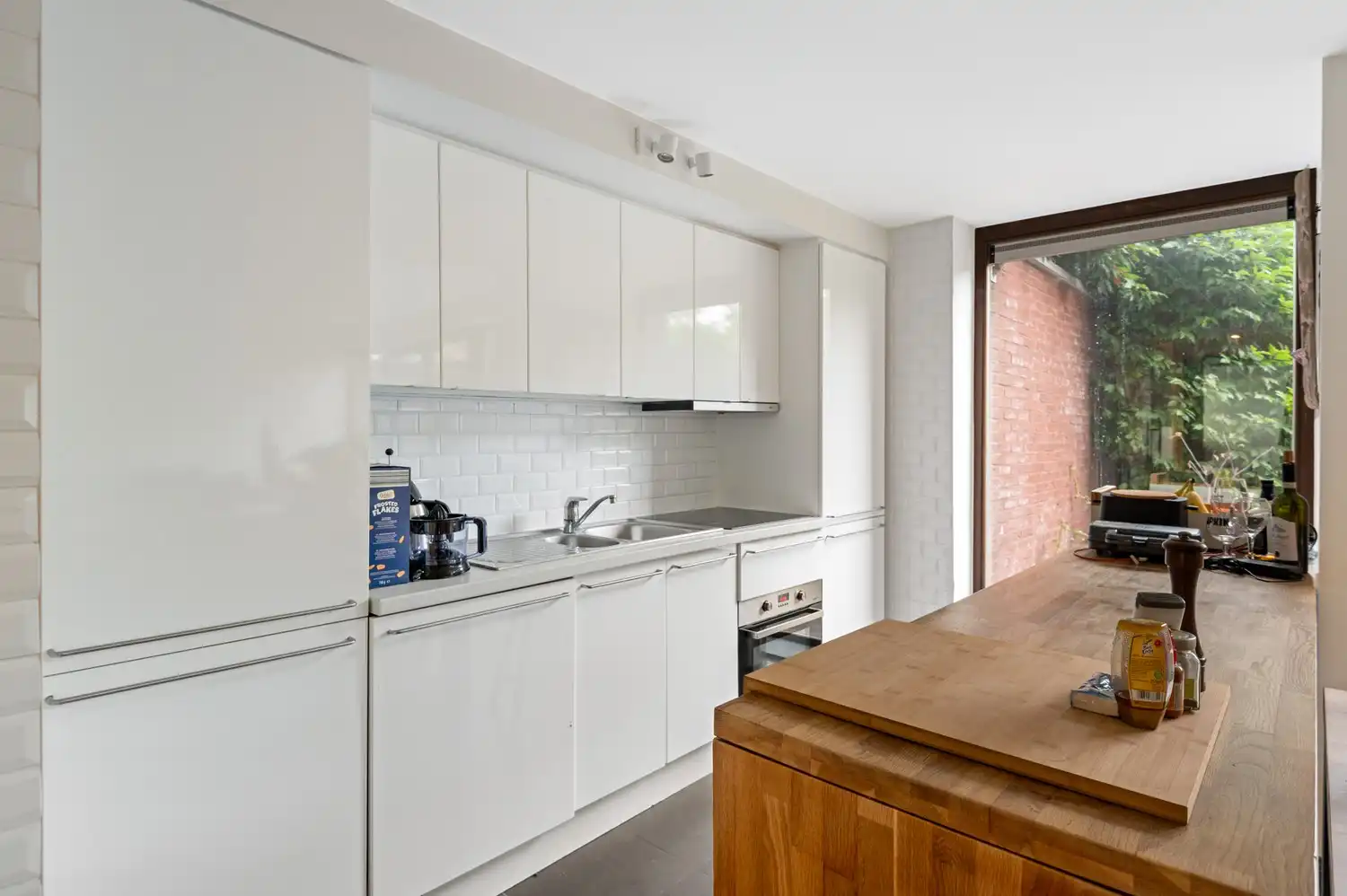 Gelijkvloers 2-slaapkamerappartement met tuin en garagebox foto 8