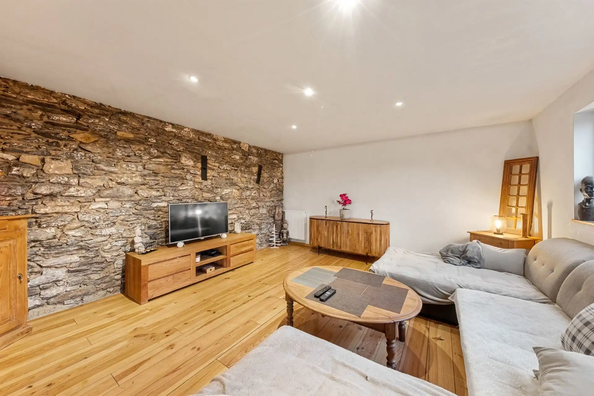 Ruime en energiezuinige woning met studio en tuin in Gaurain foto 9