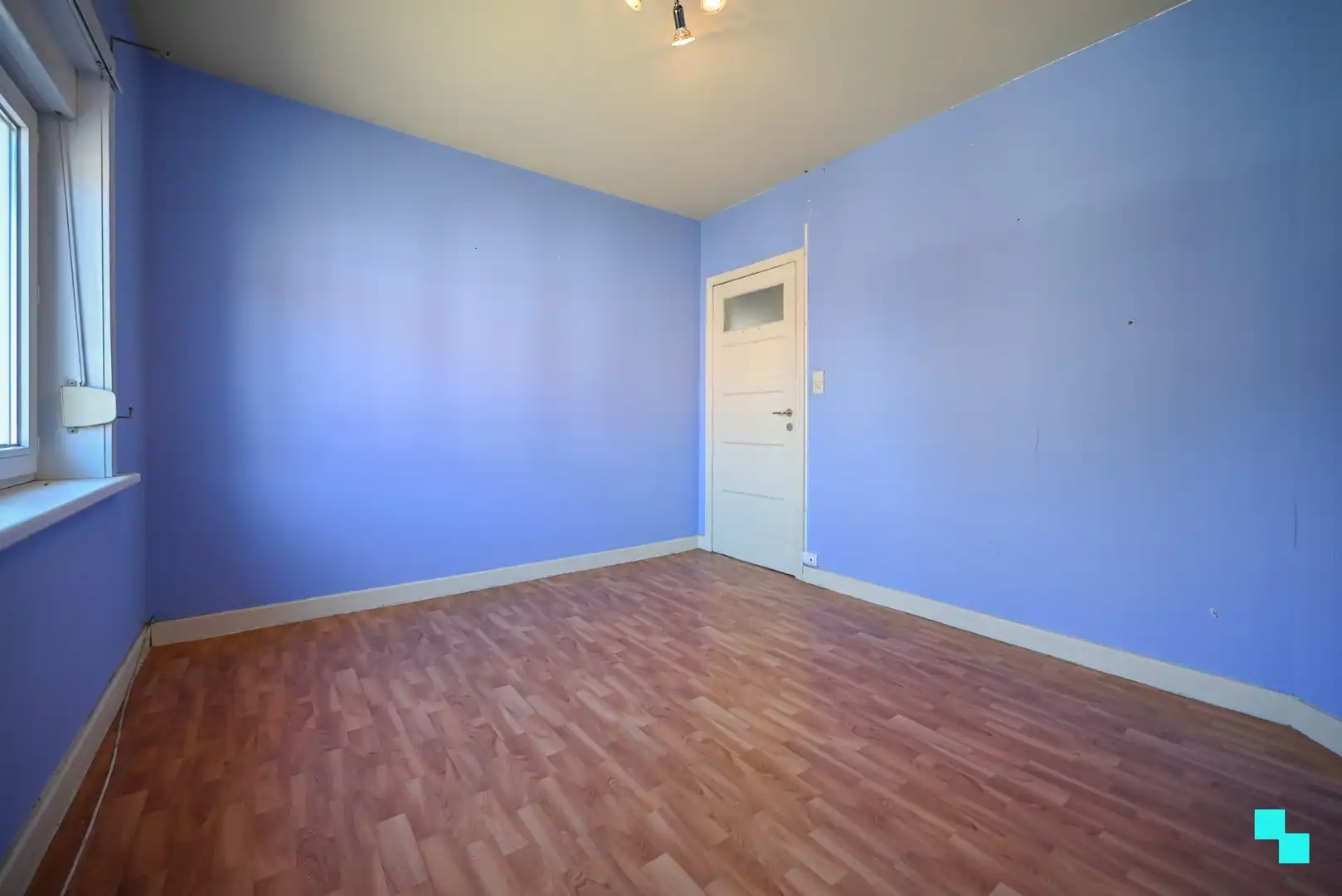 Te renoveren halfopen bebouwing met garage foto 25