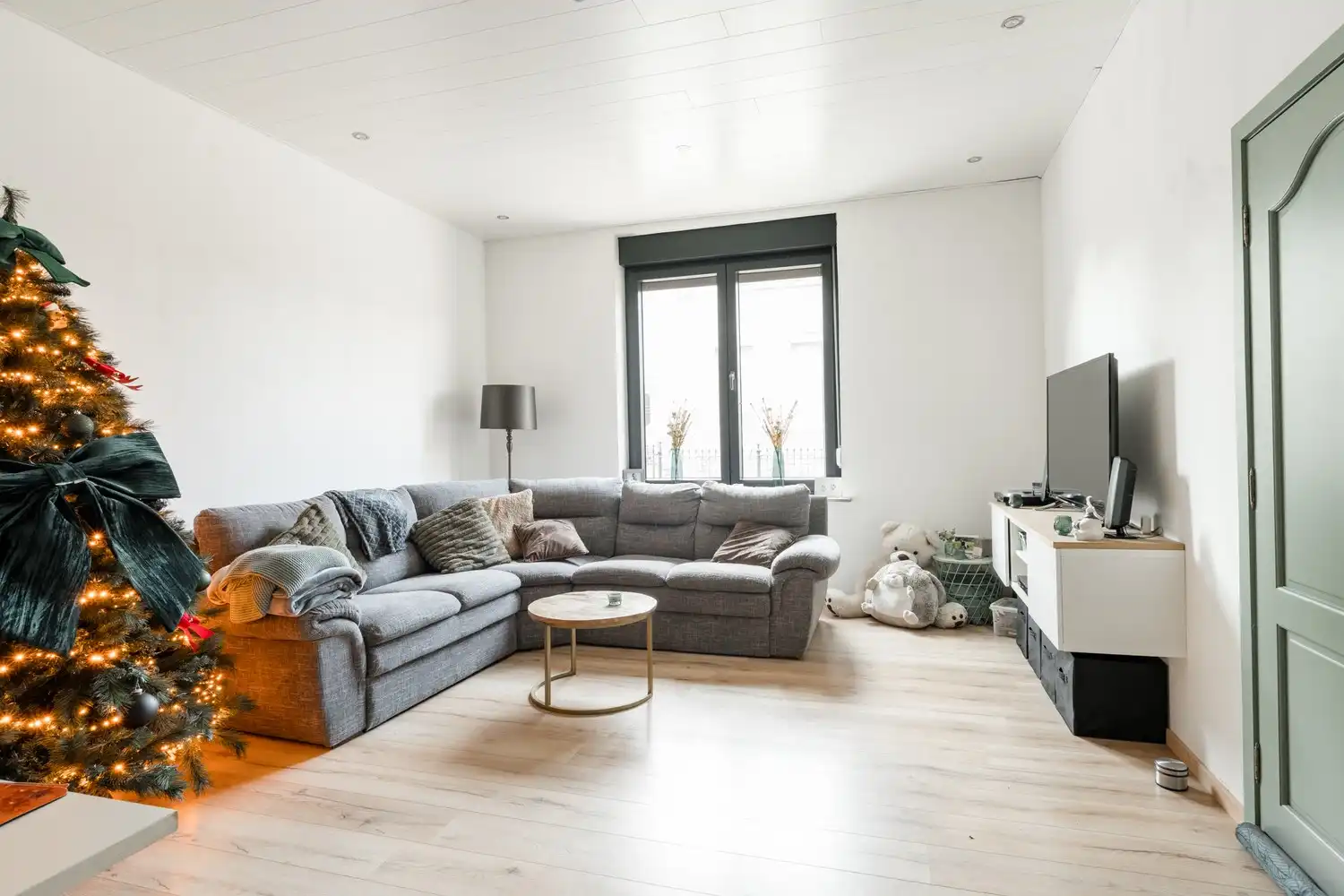 Karaktervolle woning met tal van mogelijkheden in het hart van Neerpelt foto 3