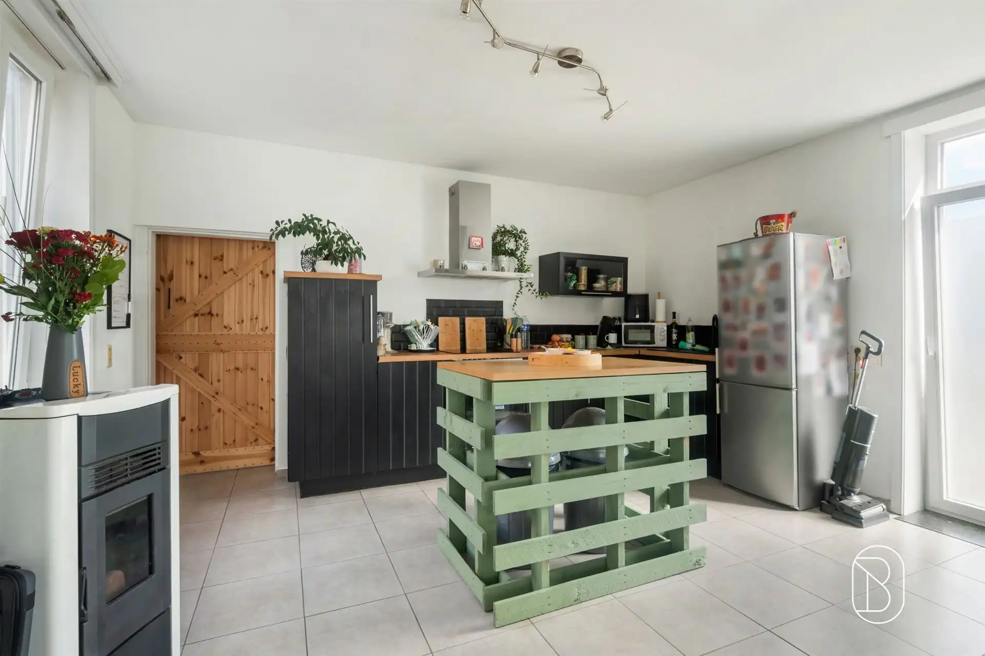 Ruime gezinswoning met 5 slaapkamers en garage in Blandain foto 4