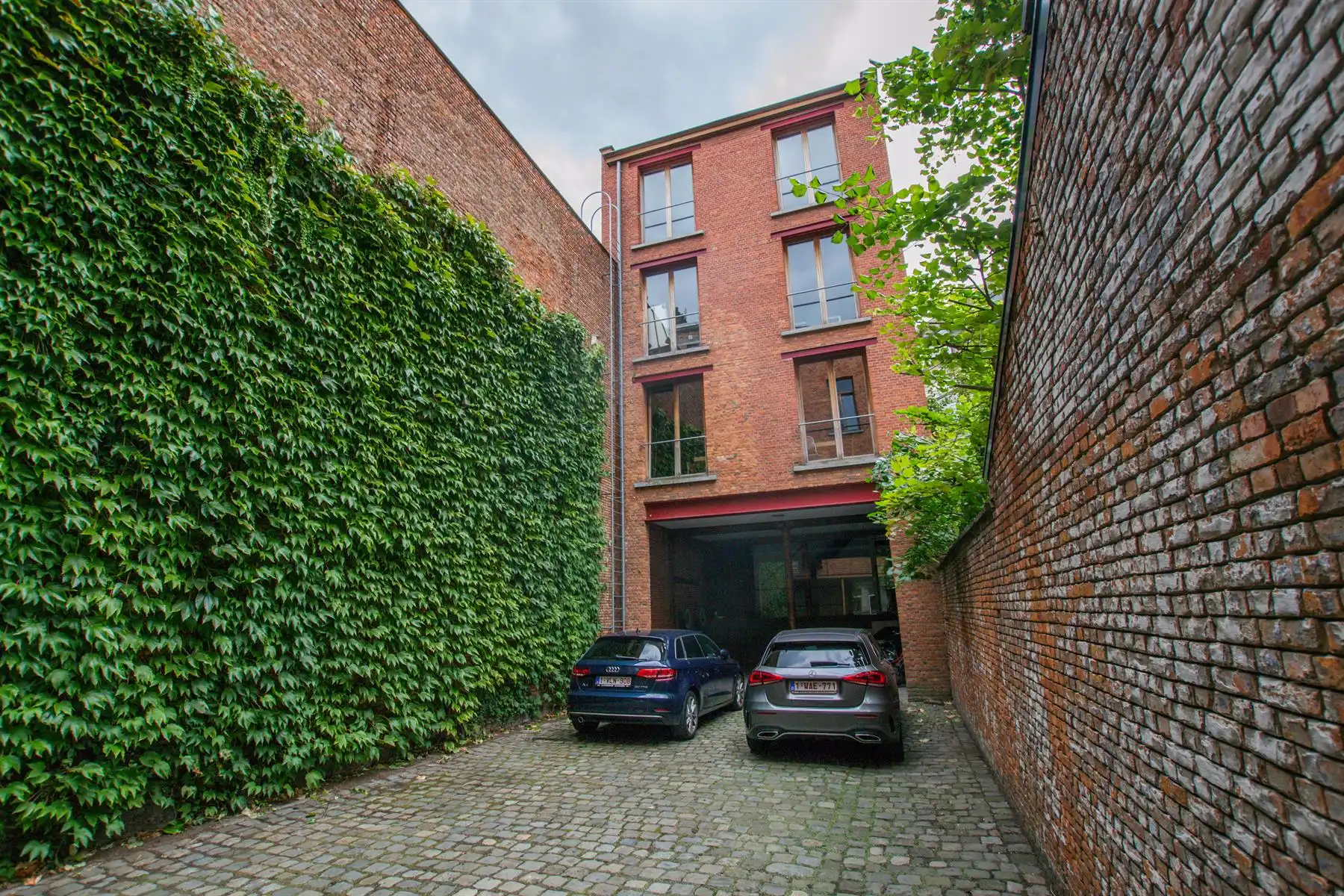 Trendy loftkantoren te huur te Antwerpen  foto {{pictureIndex}}