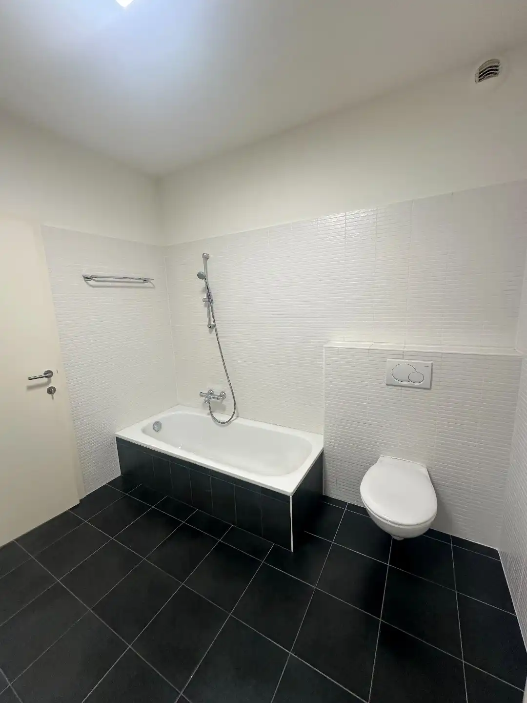 Instapklaar ruim appartement op centrale ligging! foto 7