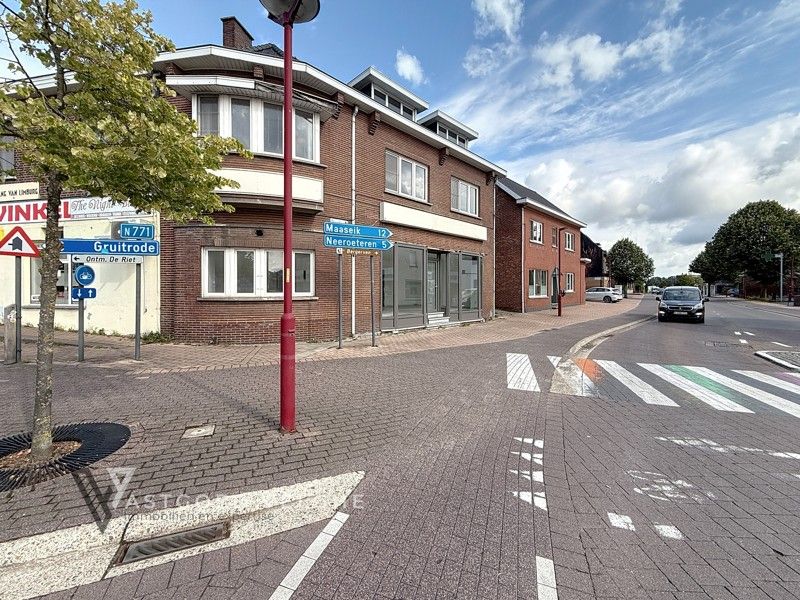 Te renoveren handelspand met duplex appartement op zichtlocatie foto 33