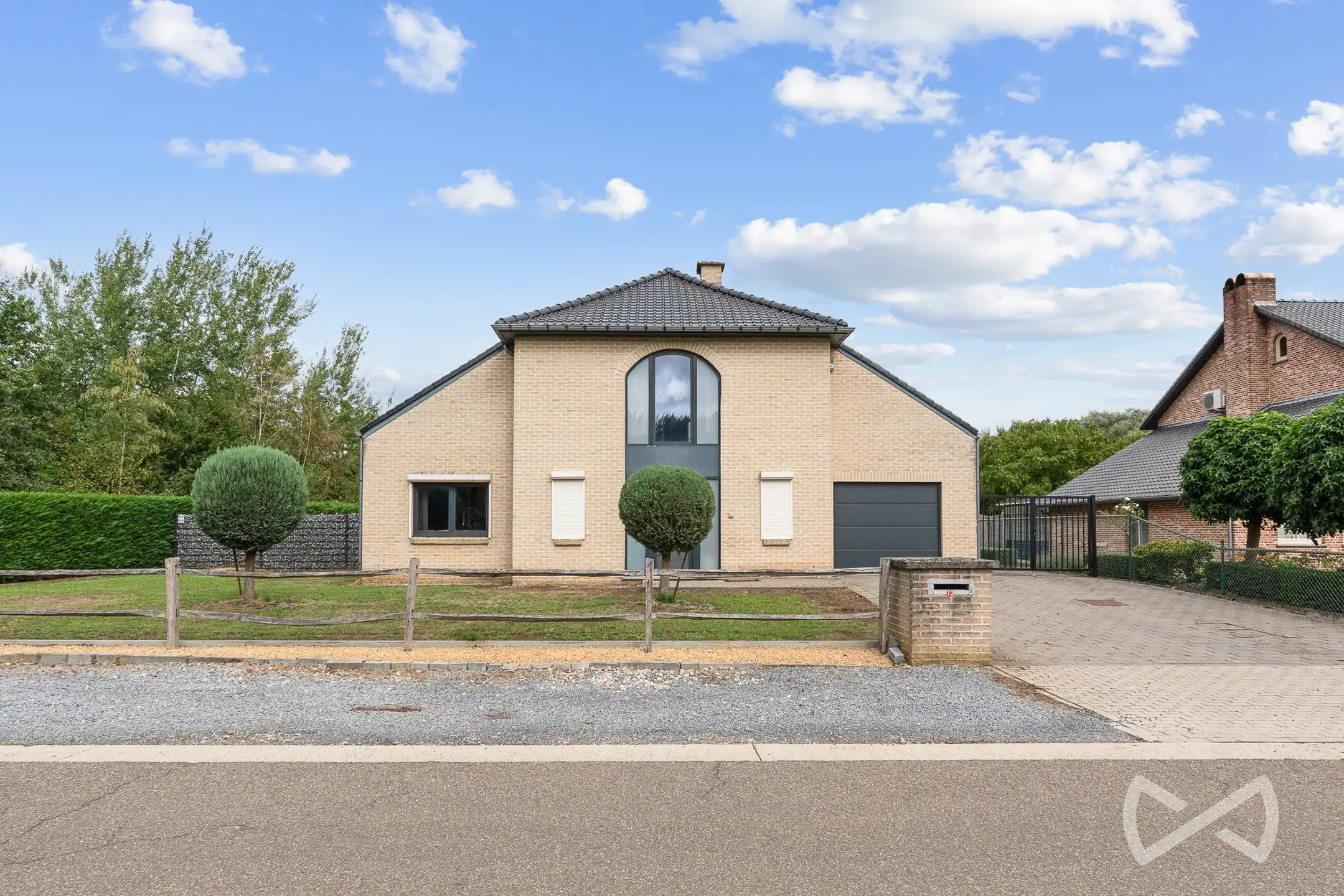 Huis te koop foto {{pictureIndex}}