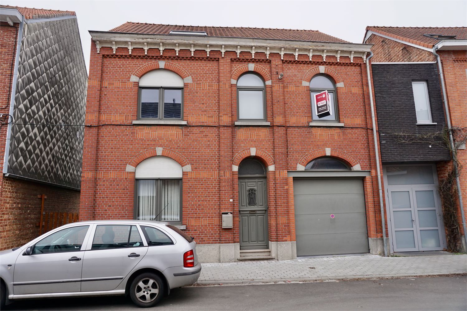 Gerenoveerde woning met 3 slaapkamers, tuin en garage. foto {{pictureIndex}}