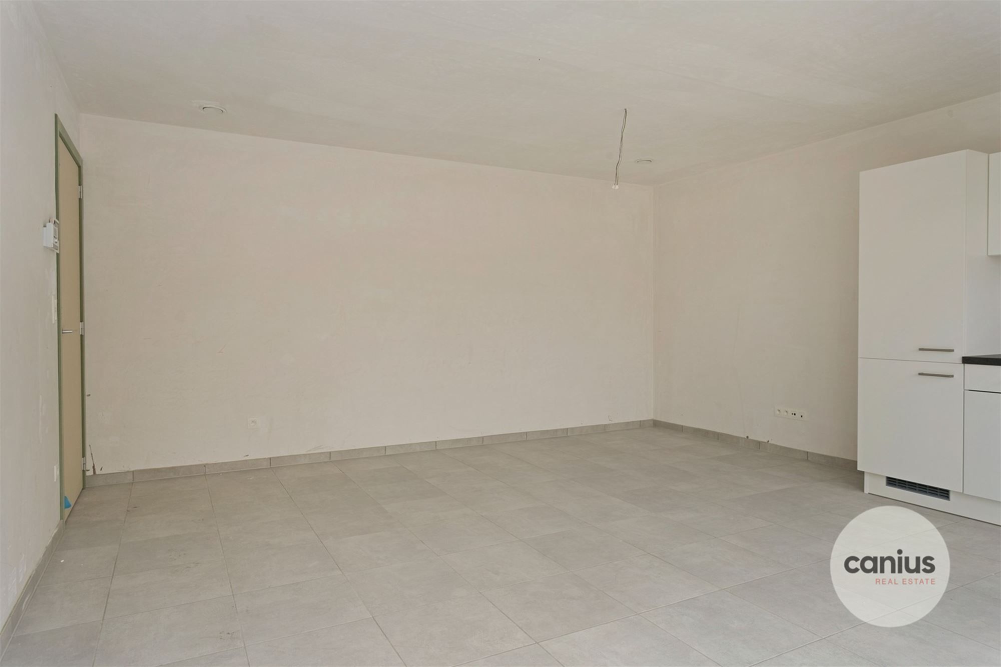RECENT APP. MET 1 SLK, TERRAS EN AUTOSTAANPLAATS foto 4