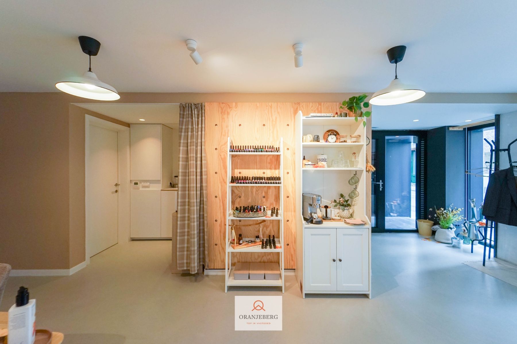 Hoekwinkel te huur vlakbij Vrijdagmarkt foto 19