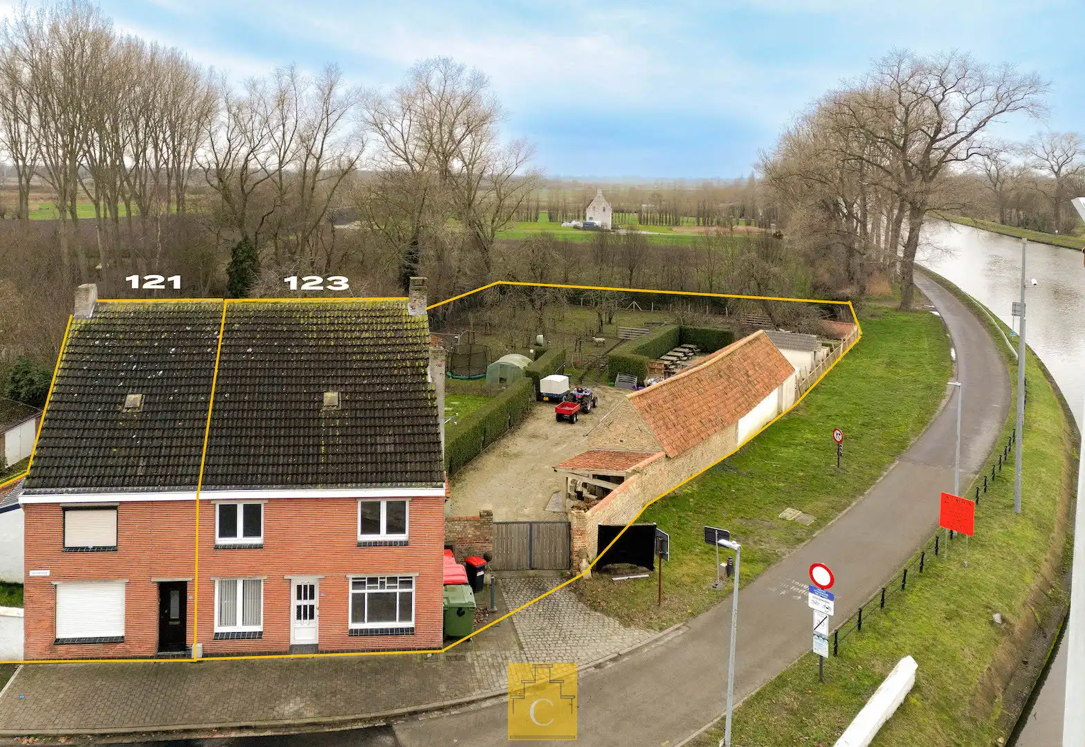 Uniek geheel van TWEE WONINGEN met bijgebouw, idyllisch gelegen aan de vaart foto 28