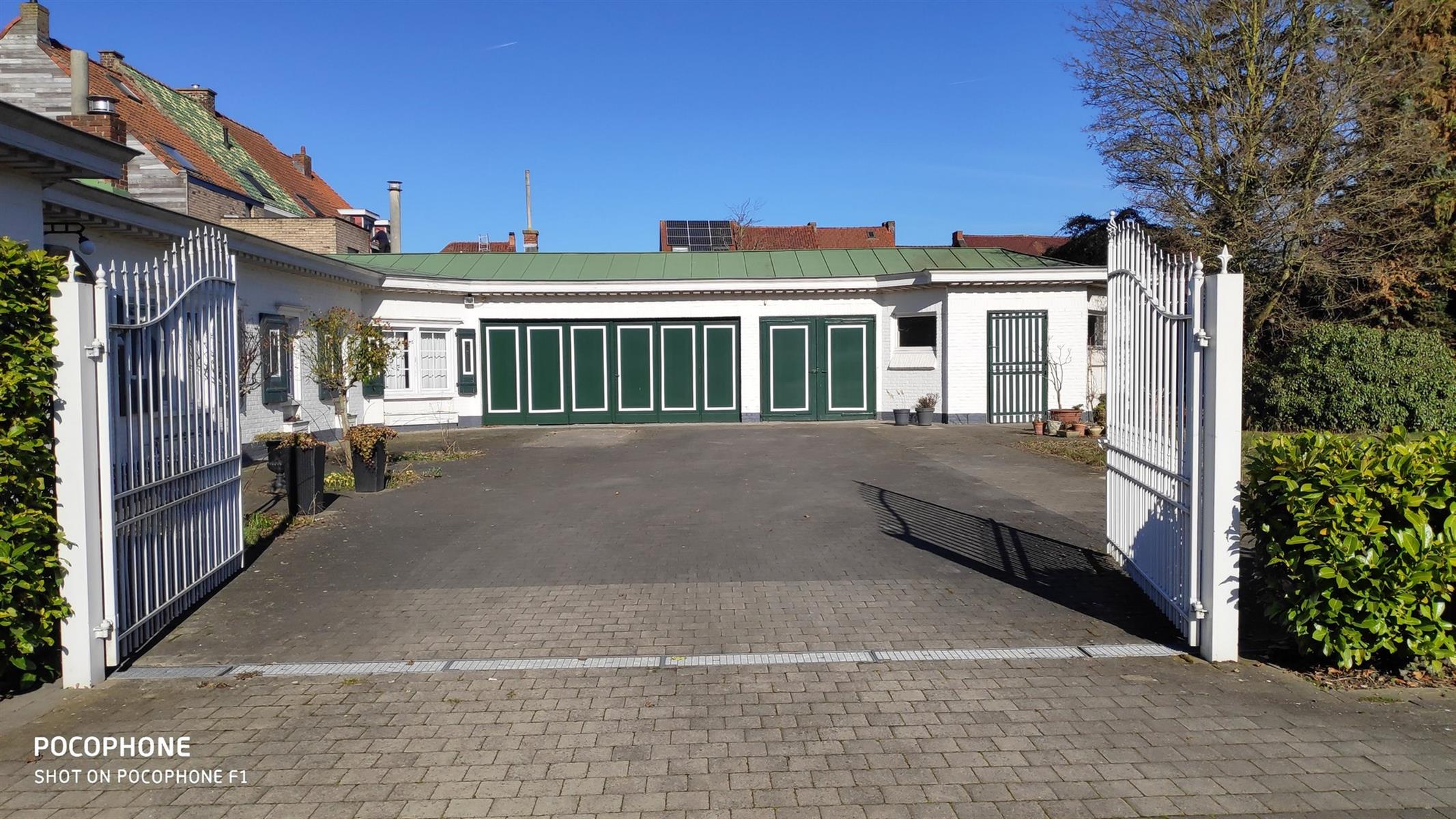 Residentieel gelegen bouwgrond op 2.084m² foto 4