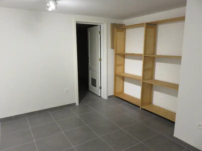 Mooi handelsgelijkvloers in centrum Hove foto 14