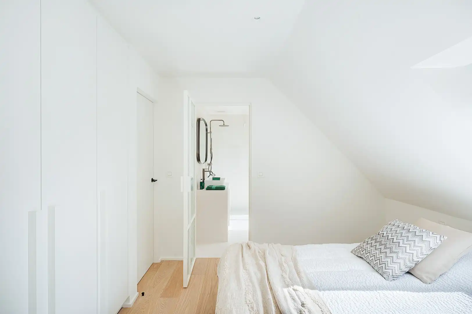 Prachtig gerenoveerde villa, rustig gelegen in een residentiële omgeving aan de rand van Knokke. foto 17