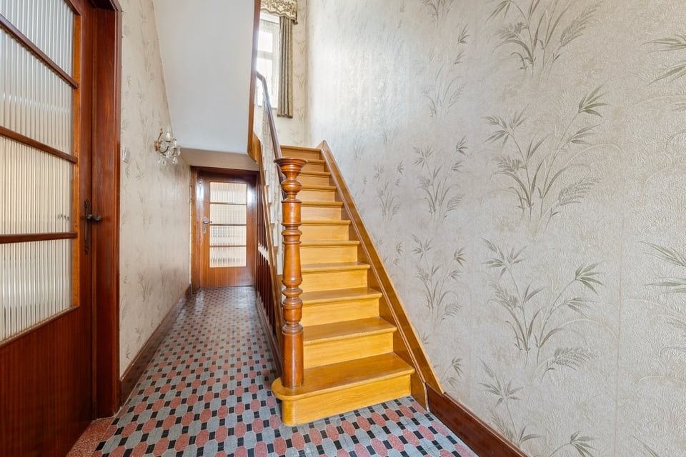 TE RENOVEREN GEZINSWONING MET VEEL POTENTIEEL IN HET LANDELIJKE MONTENAKEN foto 13