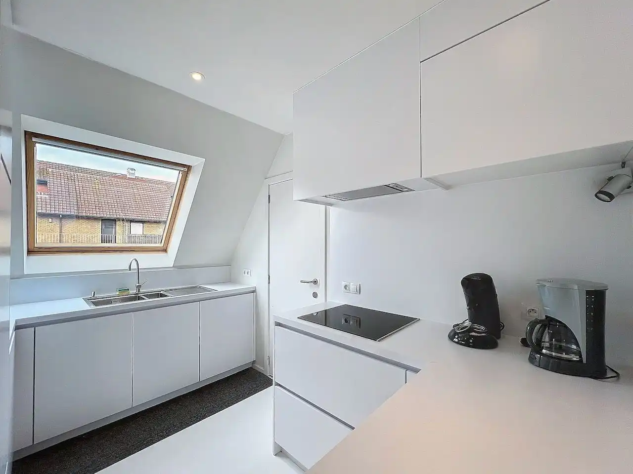 Ruim duplex dakappartement met garage, centraal gelegen. foto 11