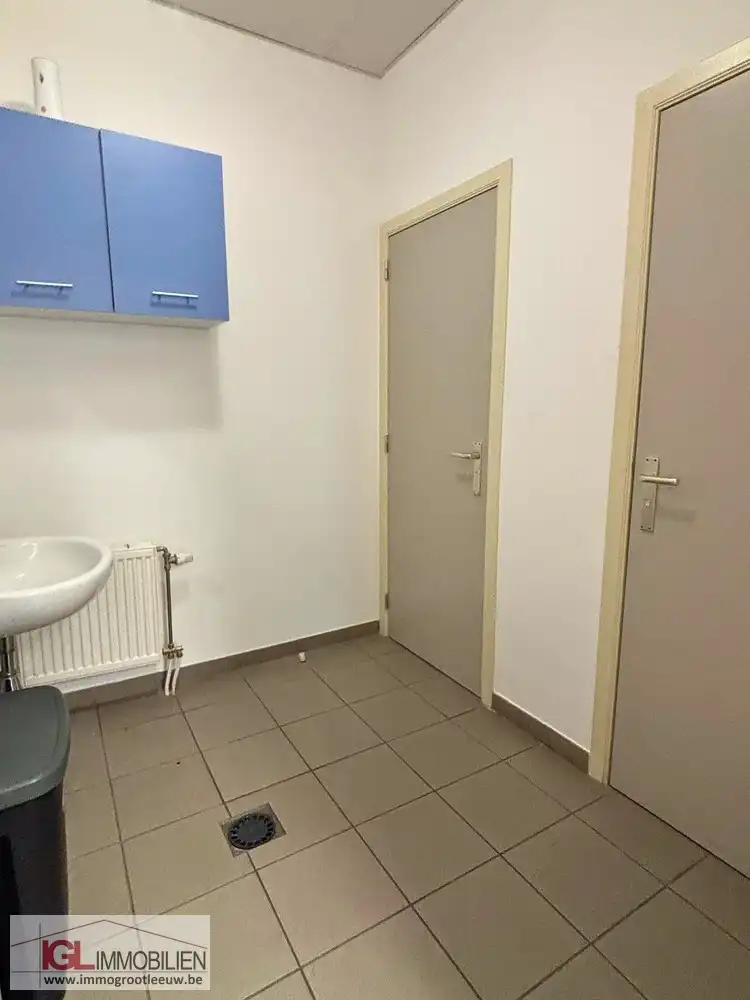 Flexibele bureauruimte met vergaderruimtes en parkeerplaatsen in Drogenbos foto 11