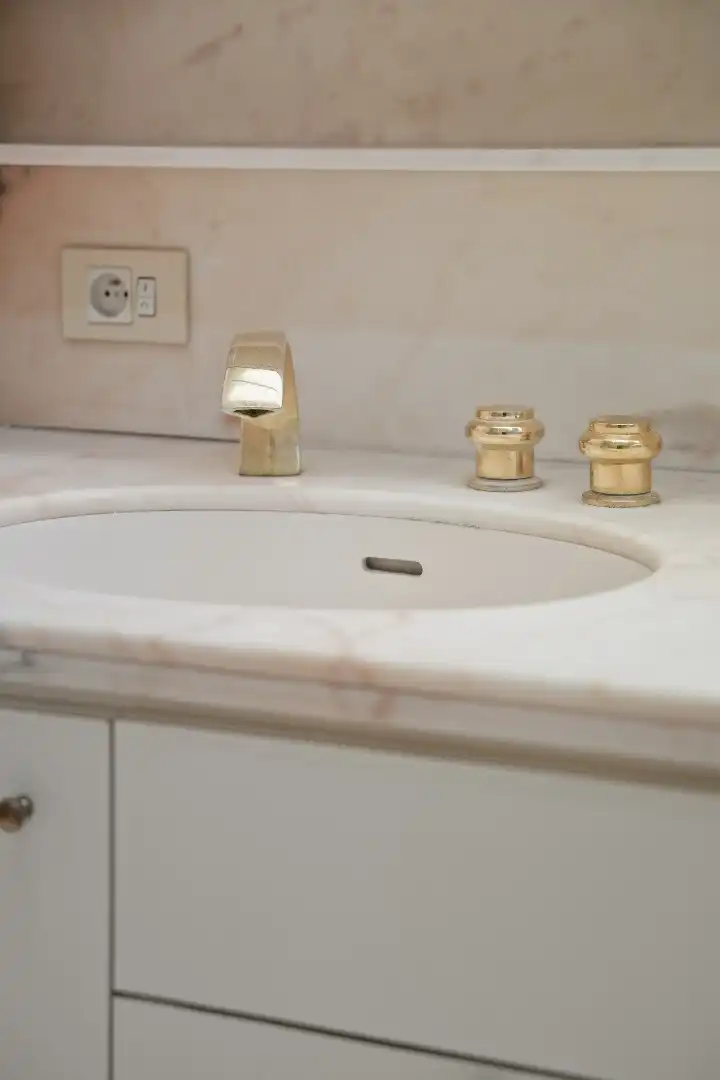 Statige woning te koop in centrum Stasegem, onder de kerktoren op 1000 m² grond, afgewerkt met authentieke en kwaliteitsvolle materialen. foto 25