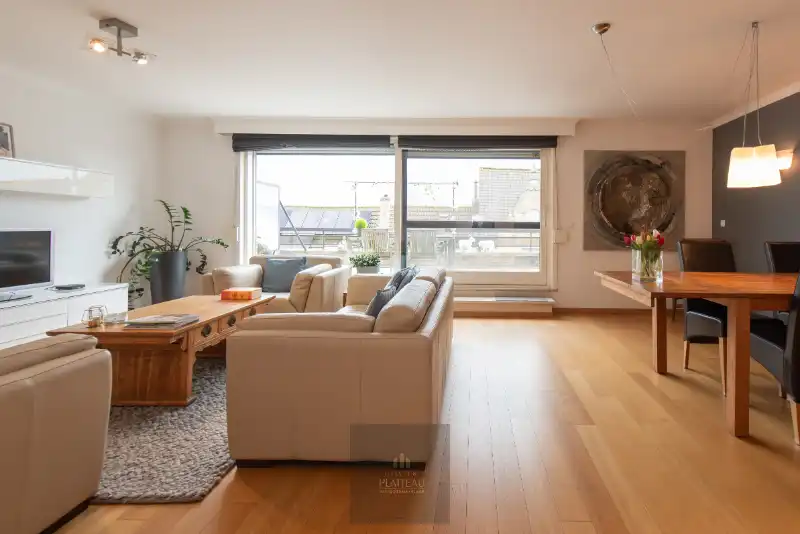 Prachtig appartement met 3 slpk en grote terrassen, zeer centraal gelegen te Nieuwpoort-Stad op slechts 150m van de markt. foto 10