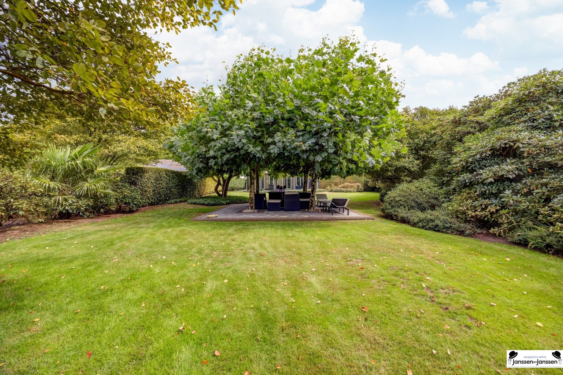 Charmante laagbouwwoning met 3 slaapkamers en prachtige tuin foto 25