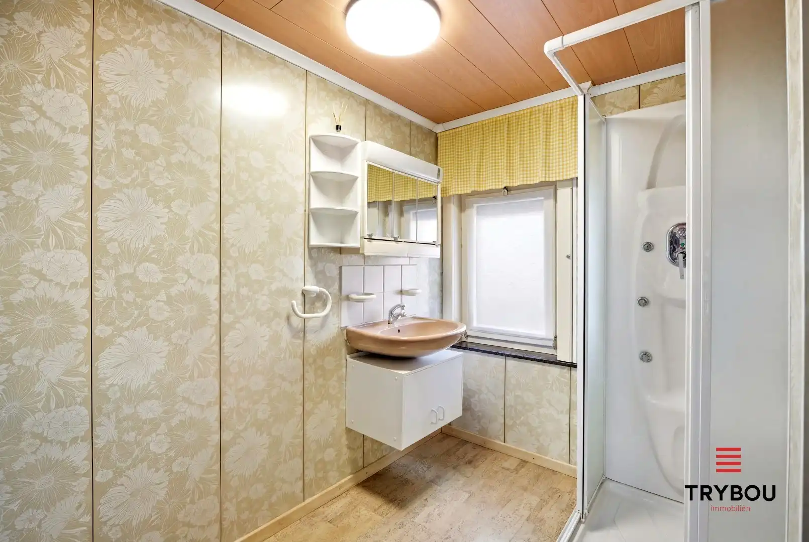 Alleenstaande woning op een ruim perceel met 3 slaapkamers en 2 garages!  foto 15