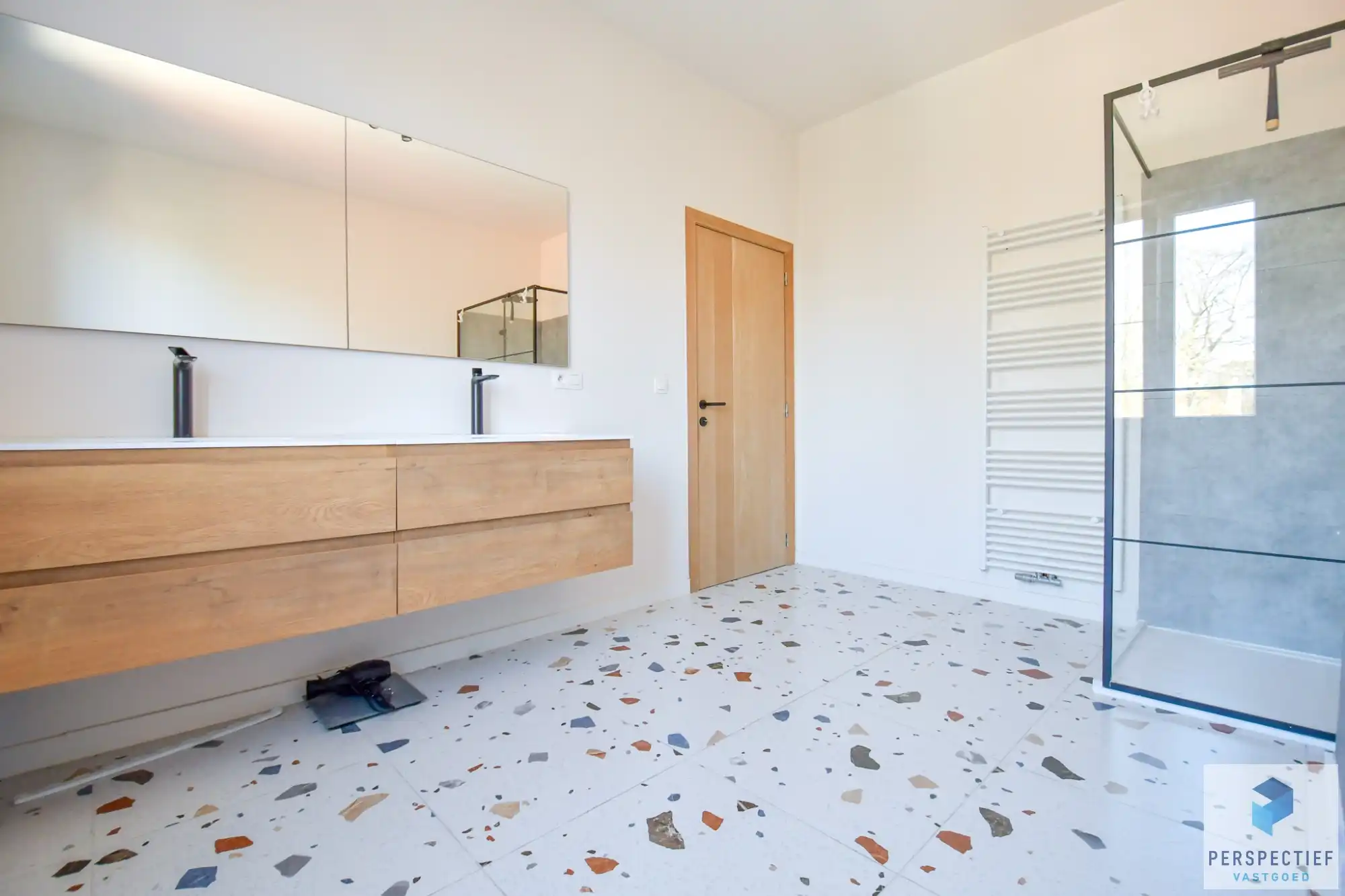 Ruime mooi gerenoveerde woning met 3 slpk en tuin foto 14