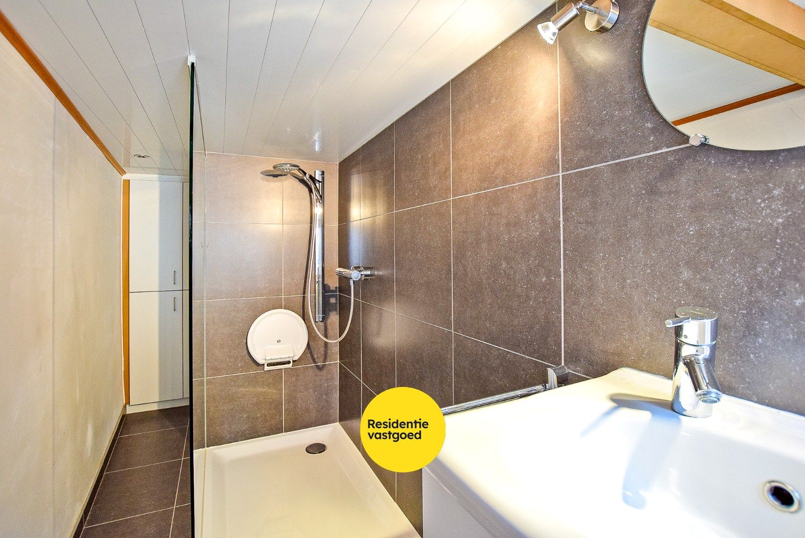 Ruime gezinswoning met 3 slaapkamers, grote tuin en garage.  foto 16