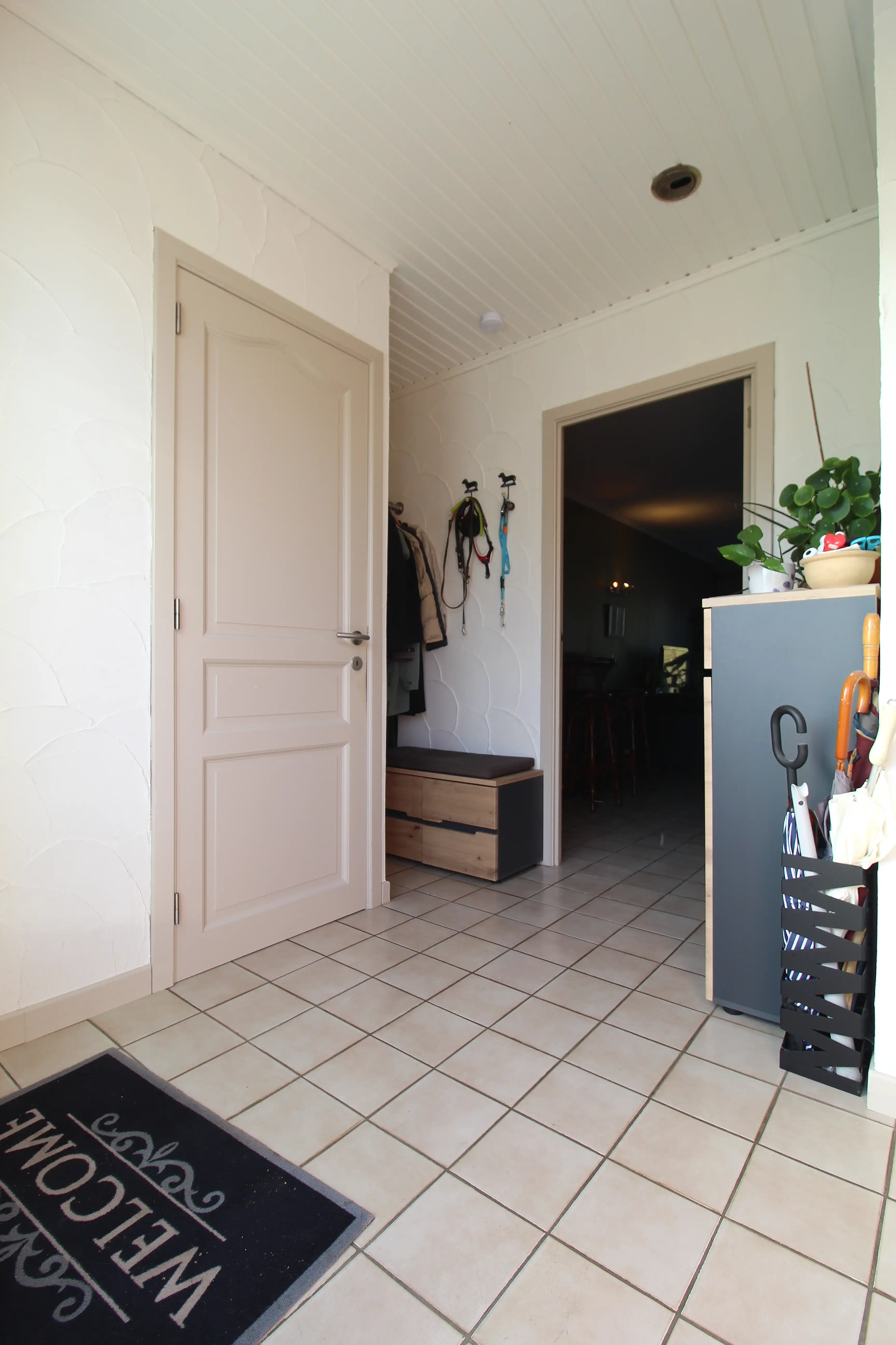 Instapklare, gesloten, bebouwing in residentiële woonwijk foto 2