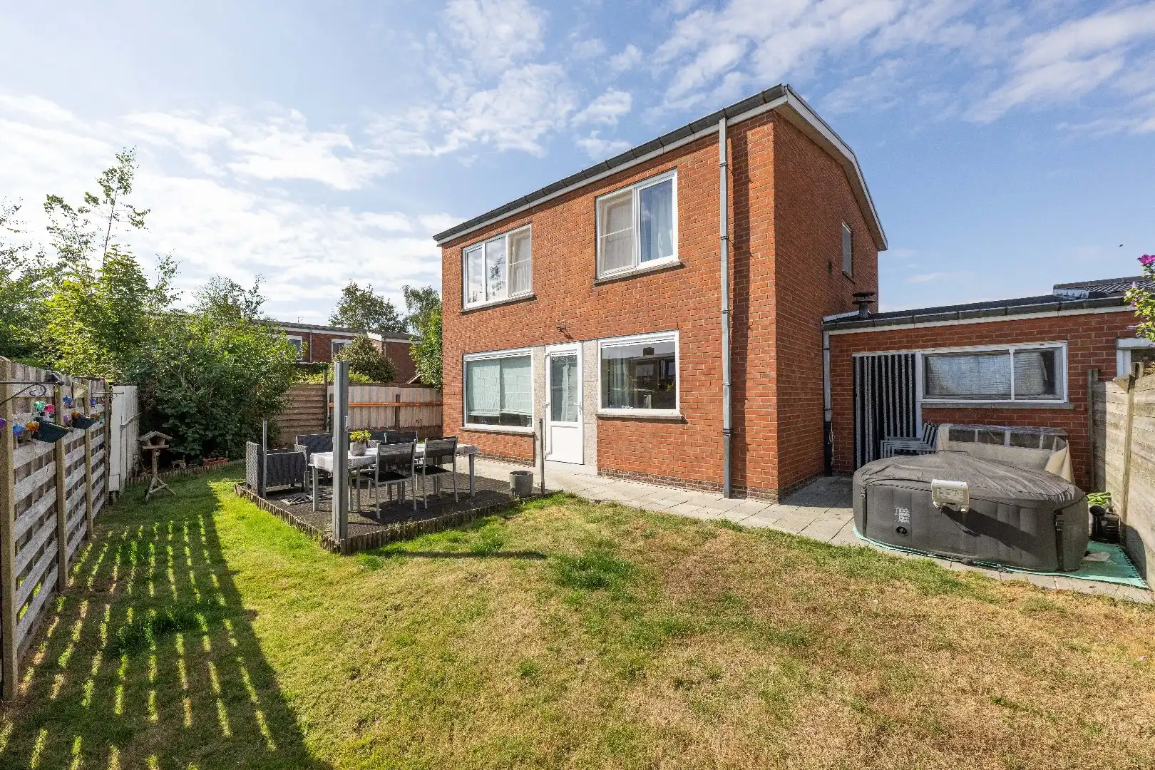 RUSTIG GELEGEN WONING MET POTENTIEEL TE IEPER  foto 14