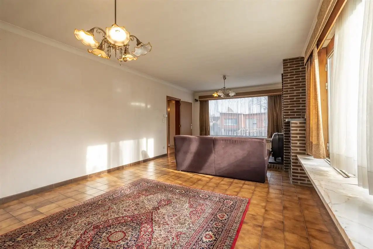 Te renoveren splitlevel woning in doodlopende straat foto 9