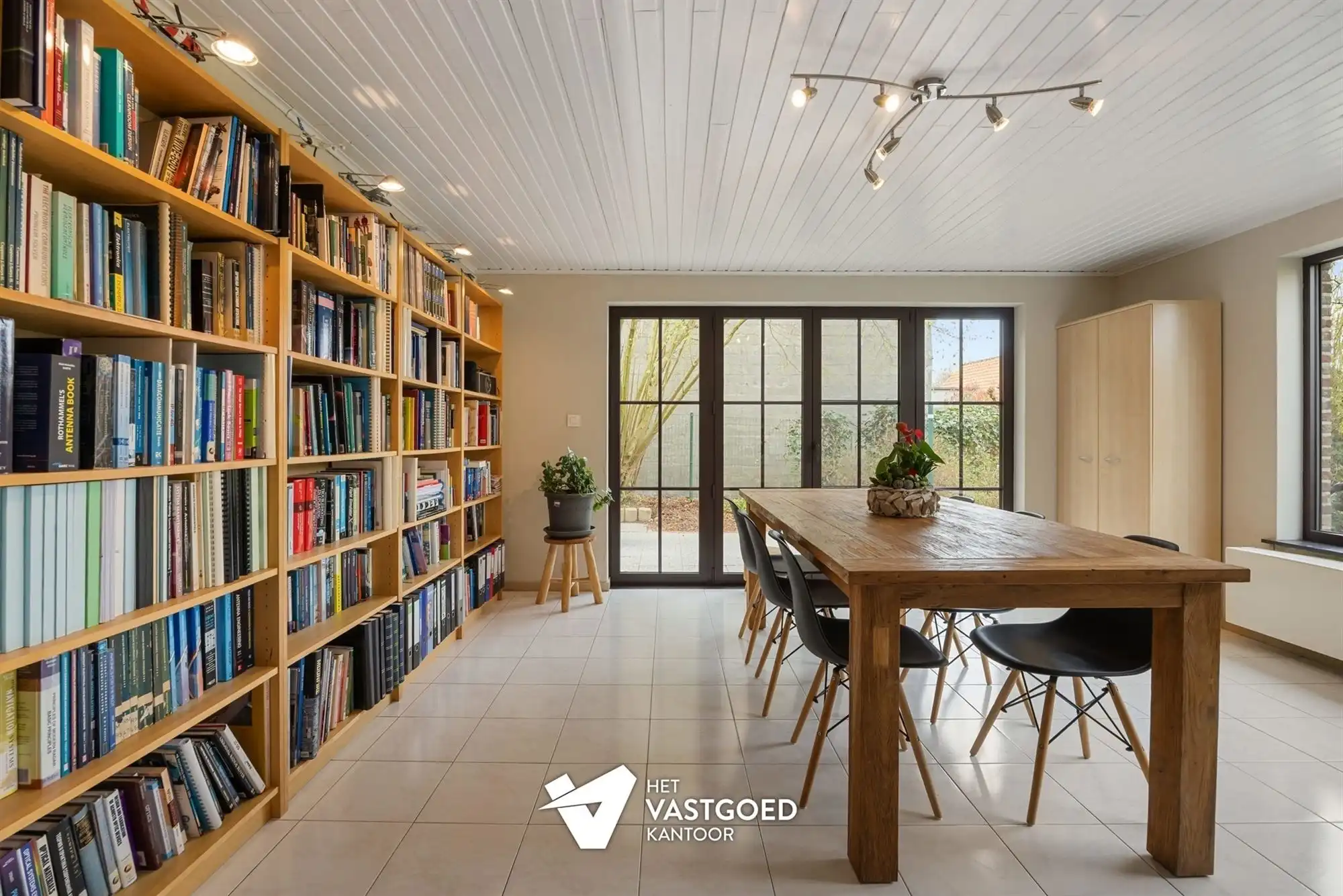 PERFECT ONDERHOUDEN WONING MET 6 SLAAPKAMERS EN WERKHUIS/GARAGE IN GROENE OMGEVING TE VIVERSEL foto 15