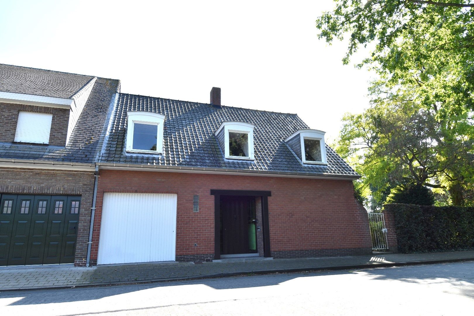 Op te frissen gezinswoning met extra perceel grond te Roeselare foto 13